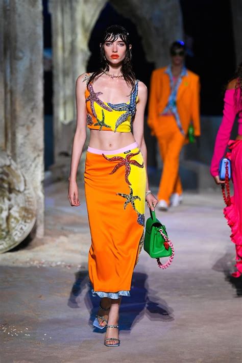 versace katwalks|versace ss21.